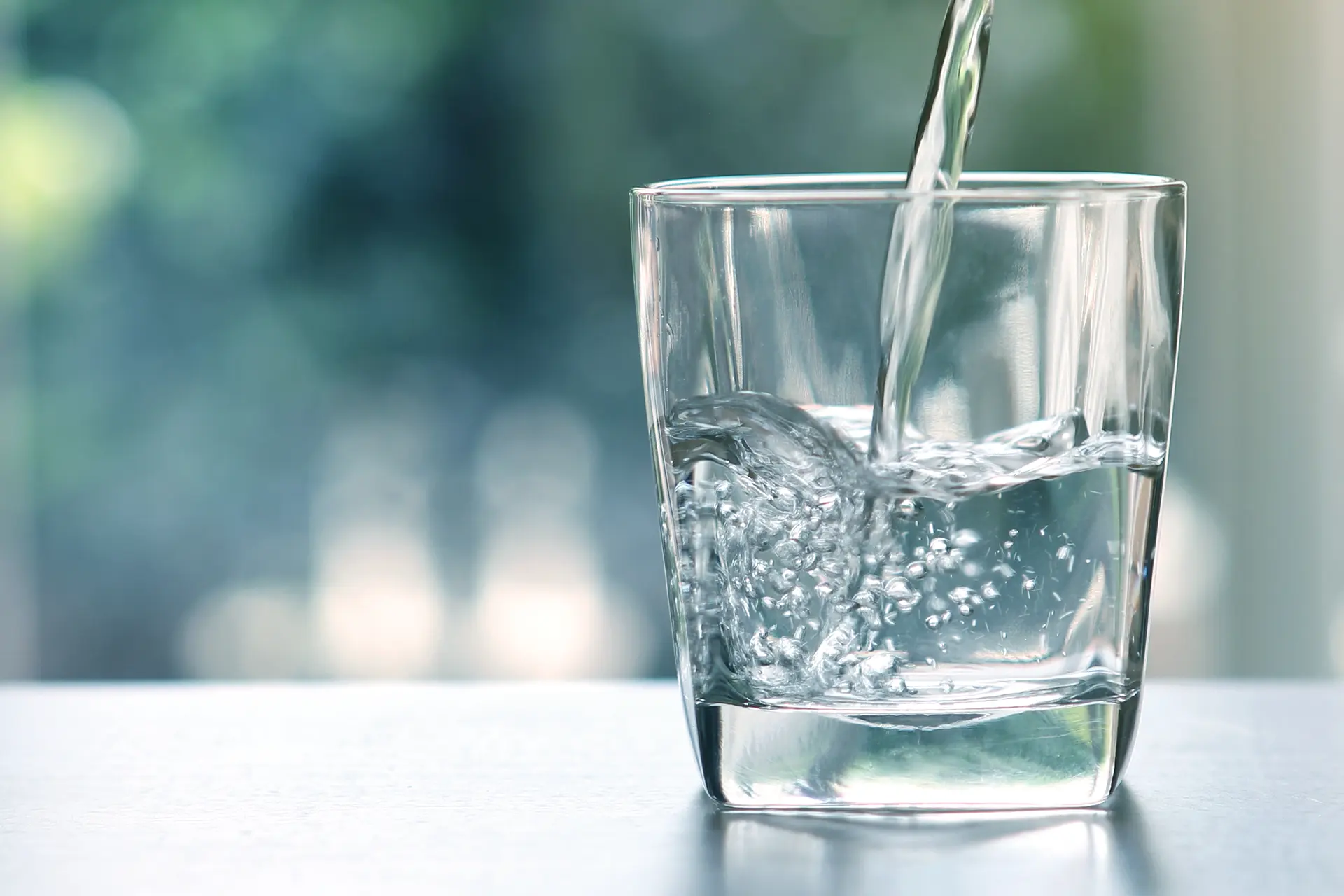Glas mit Leitungswasser